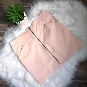 H&M adorable pale pink denim mini skirt with zipper front, size 8.